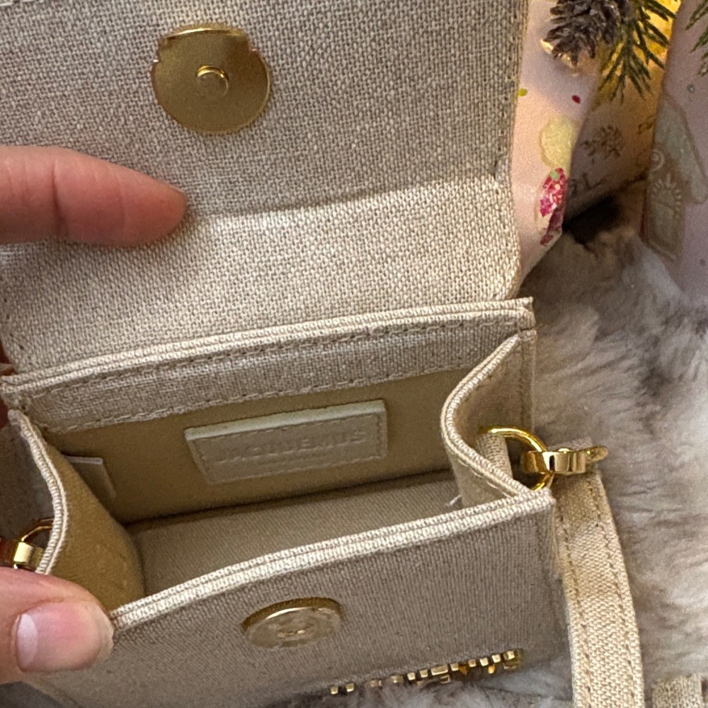 Jacquemus Beige Mini Bag with Gold Accents. Jacqemus Logo Top Handle Bag - Picture 3 of 7